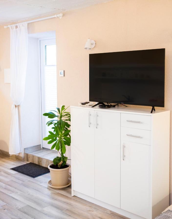 Apartment In Garage With Free Parking Kaunas Luaran gambar