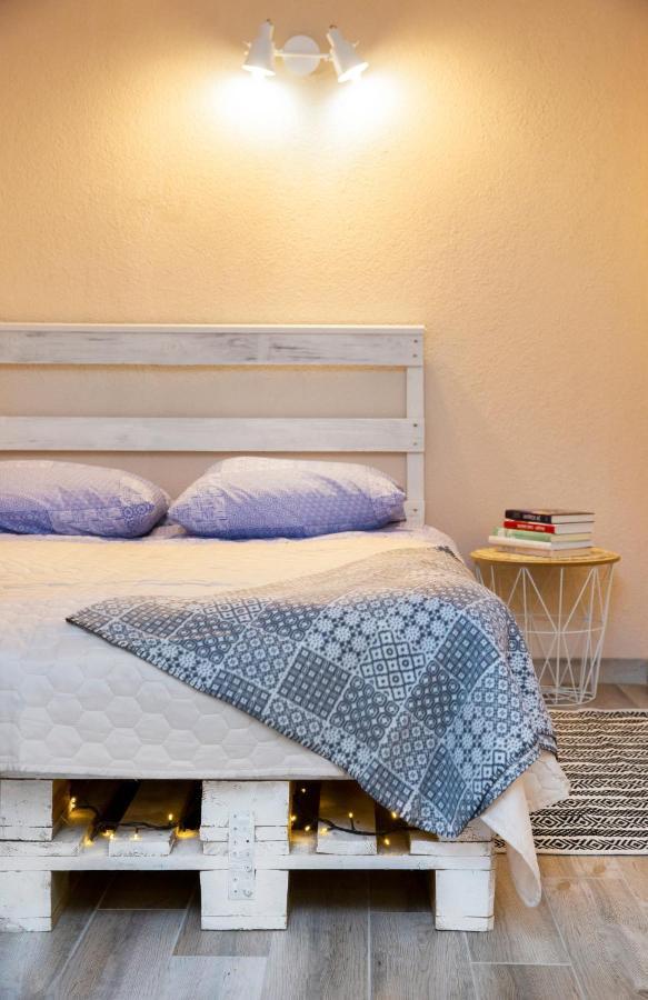 Apartment In Garage With Free Parking Kaunas Luaran gambar