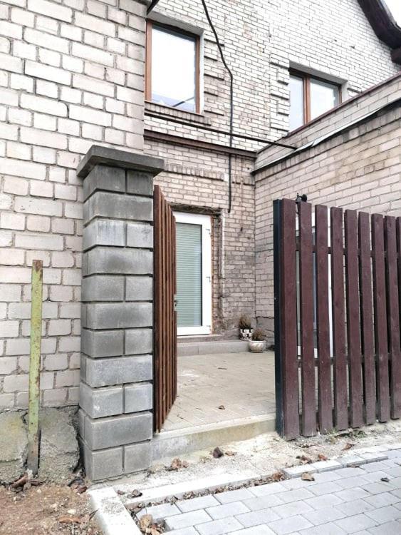 Apartment In Garage With Free Parking Kaunas Luaran gambar